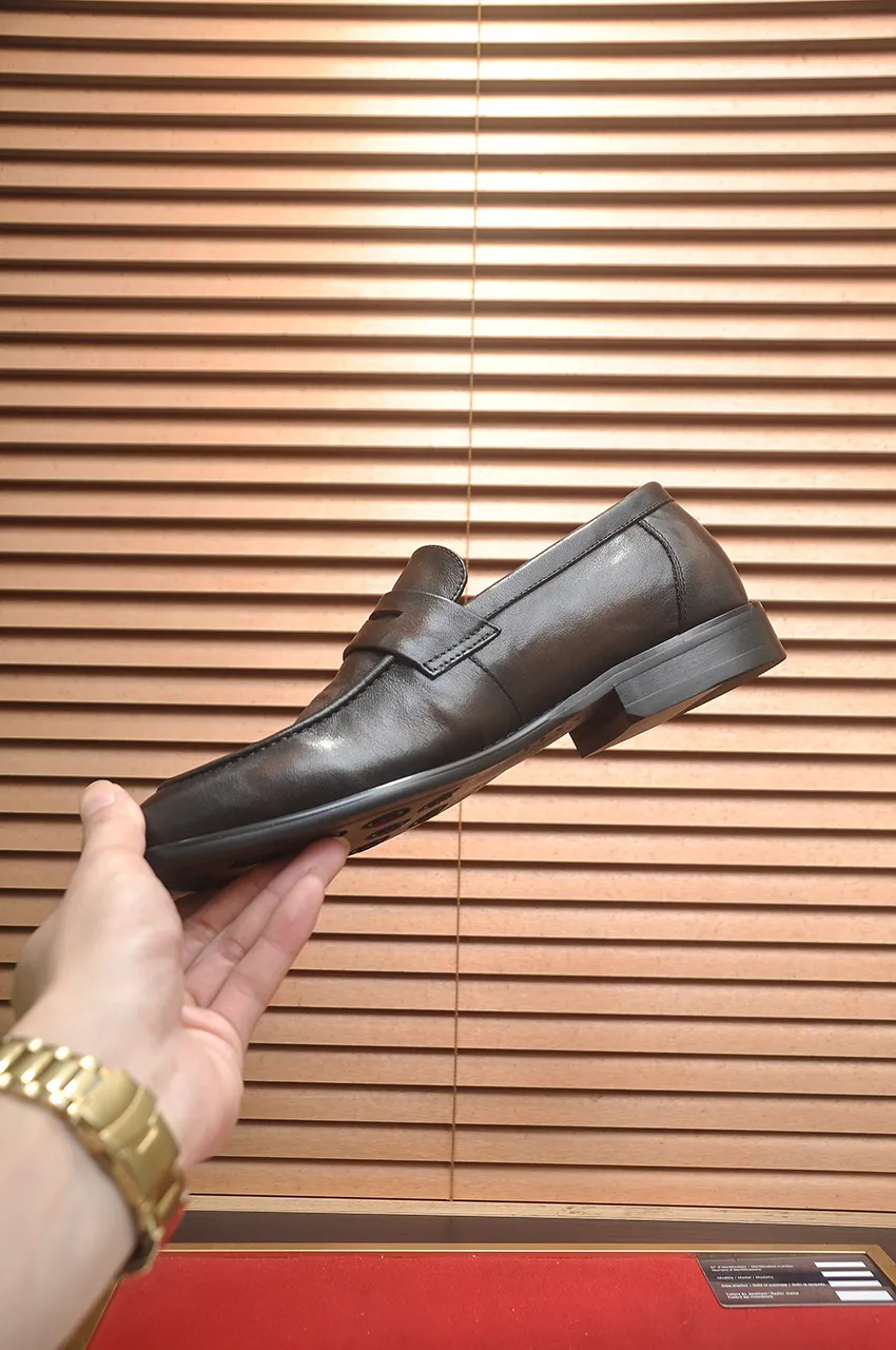 Men's shoes 💰580💶 Brand: GUCCI (Gucci) Standard code: Men's code 38/44 (45 can be customized) Grade: Same as the official website Original quality Material: Original cowhide Water-dyed cowhide lining Original rubber outsole Style category: Men's fashionable casual leather shoes Distinguished big-name luxury elements Top luxury Color: Actual picture